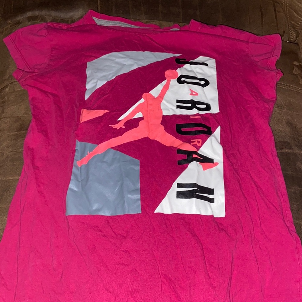 Girls pink jordan shirt